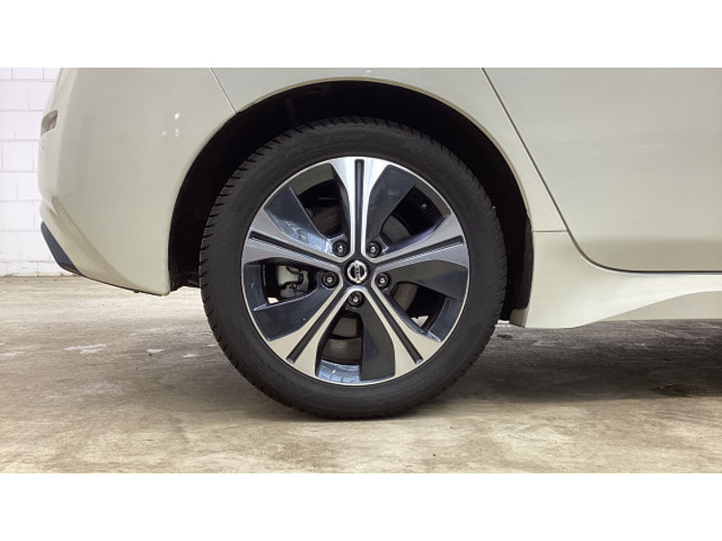 Nissan Leaf 40KW Tekna | 360° Kamera | Winterpaket | BOSE |