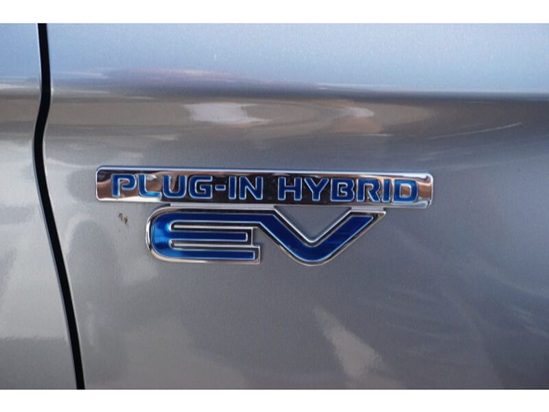 Mitsubishi Outlander PHEV Plus Spirit 4WD | 360° Kamera | Leder | Anhängerkupplung | Bose