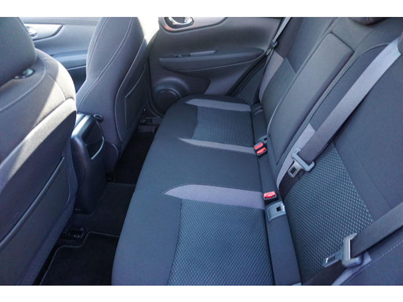 Nissan Qashqai 1,5 dci N-Connecta | Sitzheizung | 360° Kammera | Navi | Panoramadach