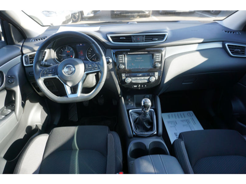 Nissan Qashqai 1,5 dci N-Connecta | Sitzheizung | 360° Kammera | Navi | Panoramadach